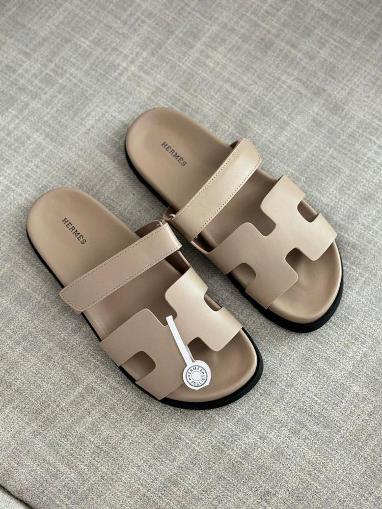 Hermes Shayber Men's Smooth Leather Sandal in Beige - Image 2